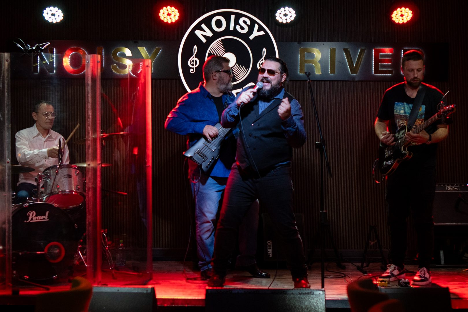 ZebraWood Blues Band на сцене ресторана Noisy River